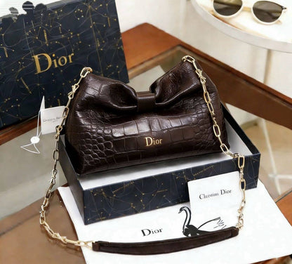 Dior
100 dhs✅
Good-quality 

with box🎁🎁🎁

Zain35
♥️♥️♥️