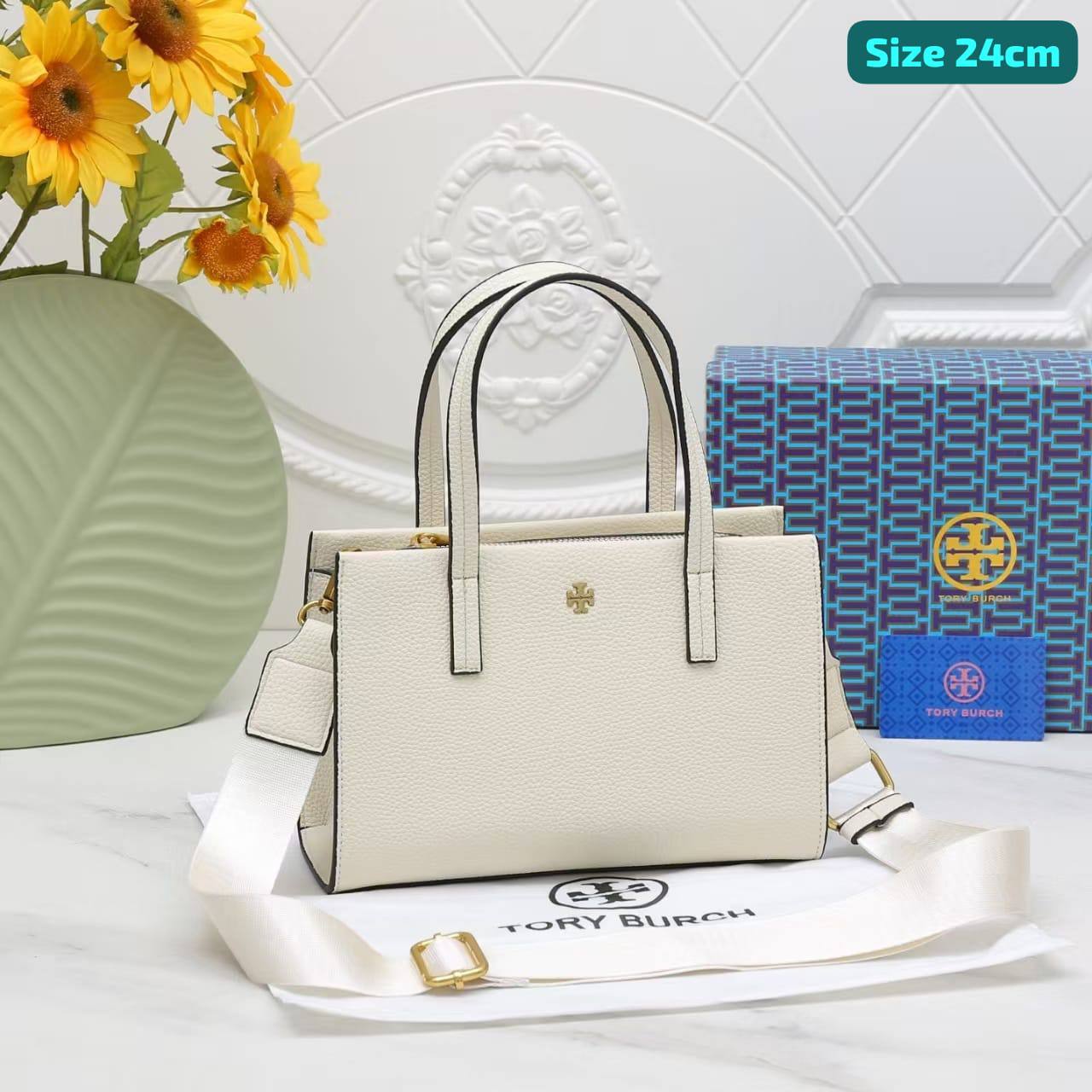 Tory Burch
Good quality 
with box
🎁🎁🎁

95 dhs🪙🌨️

Zain186
♥️♥️♥️