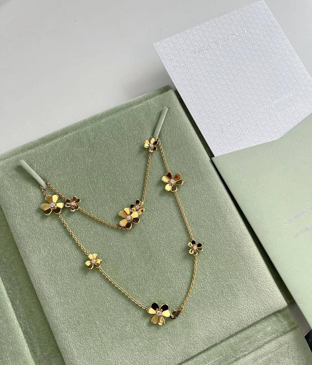 VCA set* 🦋
Necklace 
Earrings 
Ring adjustable 
*Master quality* 🍁

180 dhs🪙🌨️
normal box 📦

Zain48
♥️♥️♥️