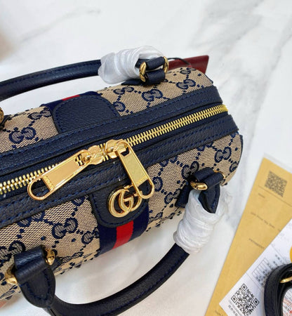 GUCCI

 COPY ONE

 WITH BOX 

155 dhs✅

Size:25cm

Zain39
♥️♥️♥️