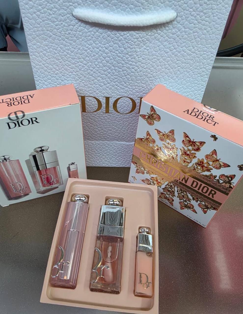 Dior set

55 dhs

Zain36
♥️♥️♥️