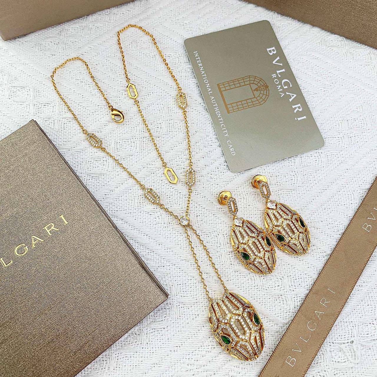 BVLGARI MASTER
SET 💫✨
NECKLACE EARRING
WITH SMALL BOX AND PAPER BAG🎁🛍️
210 DHS🇦🇪🇦🇪

Zain89
♥️♥️♥️