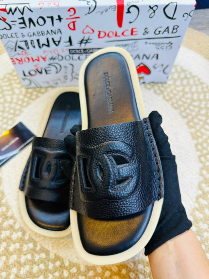 Givenchy - D&G - Dior
Size 40-46 
210 dhs✅
High Quality

Zain132
♥️♥️♥️