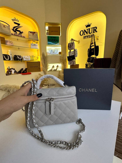 Chanel

100 dhs
With box

Zain143
♥️♥️♥️

Zc