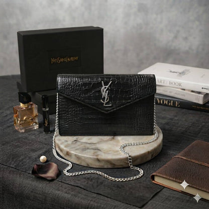 YSL  - Saint Laurent Envelope Clutch HandBag With BOX size:  17 cm

70 dhs🇦🇪🇦🇪

Zain239
♥️♥️♥️