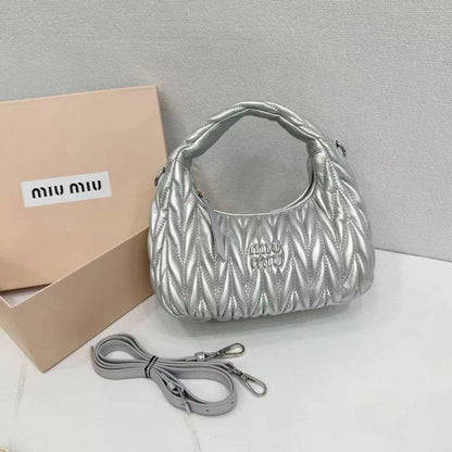 MIUMIU

Best quality 
with box
100 dhs🇦🇪🇦🇪


size 20CM

Zain290
♥️♥️🇦🇪