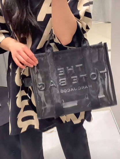 MARC JACOBS
 THE TOTE BAG  
BEACH BAG
 HIGH QUALITY 
110 dhs💛

Zain295
♥️♥️♥️