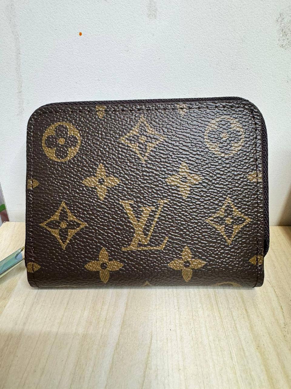 Brand wallets

Size : 11 * 9.5 cm

2 p
50 dhs🇦🇪🇦🇪

Zain115
♥️♥️♥️