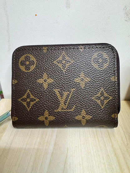 Brand wallets

Size : 11 * 9.5 cm

2 p
50 dhs🇦🇪🇦🇪

Zain115
♥️♥️♥️