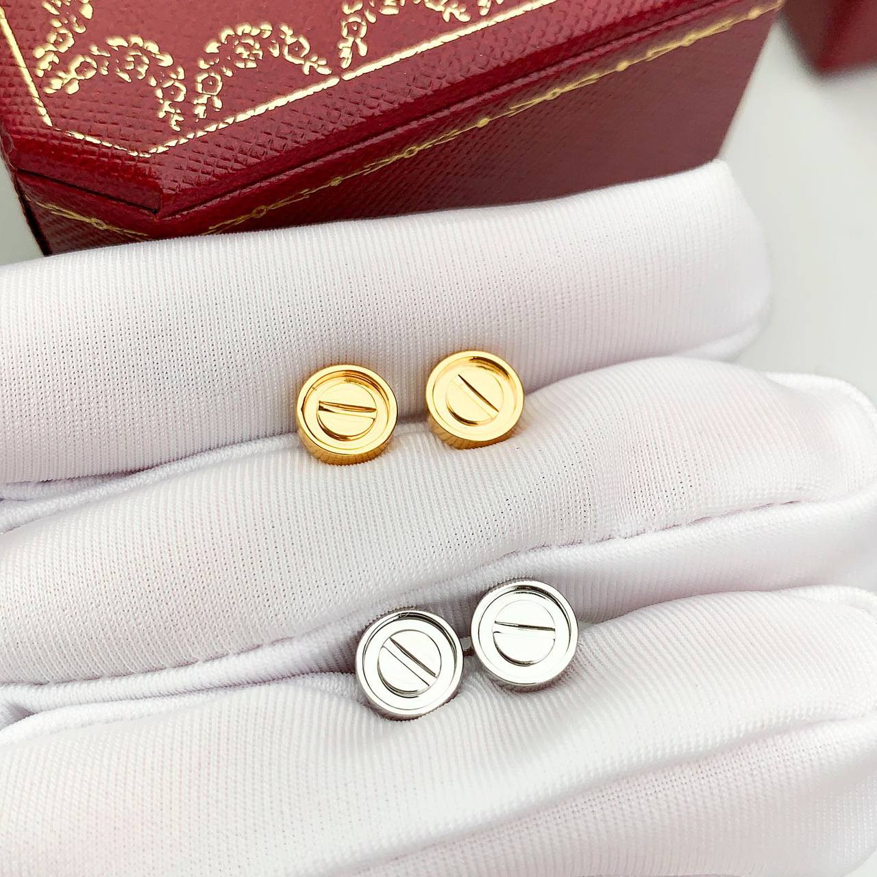 Cartier 
Earring 🦋
Master quality 💯
With normal boxes 🗃️ 
45 dhs🇦🇪🇦🇪

With master box 📦 
85 dhs🇦🇪🇦🇪

Zain216
♥️♥️♥️