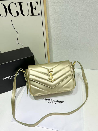 YSL

Best quality 
with box

115 dhs🇦🇪🇦🇪

size 26CM
Zain290
♥️♥️♥️