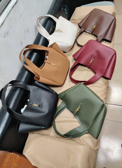 ❤️ YSL BEA
1️⃣ Frist quality
Size: 33 * 29  cm
115 dhs❣️

Zain115
♥️♥️♥️