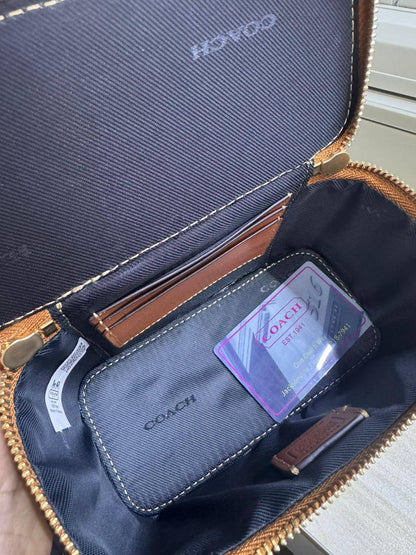 💗 Coach
1⃣️ First quality +🎁
Size: 18 * 11 cm
85 dhs🪙🌨️

with box🎁

Zain115
♥️♥️♥️
