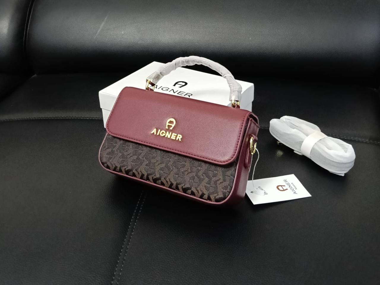 MK
Aigner
90 dhs🇦🇪🇦🇪
size 20cm
with box

Zain26
♥️♥️♥️