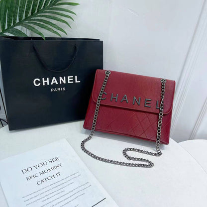 Chanel
Good Quality 

With Box 
🎁🎁🎁

105 dhs💓 

Zain250
♥️♥️♥️