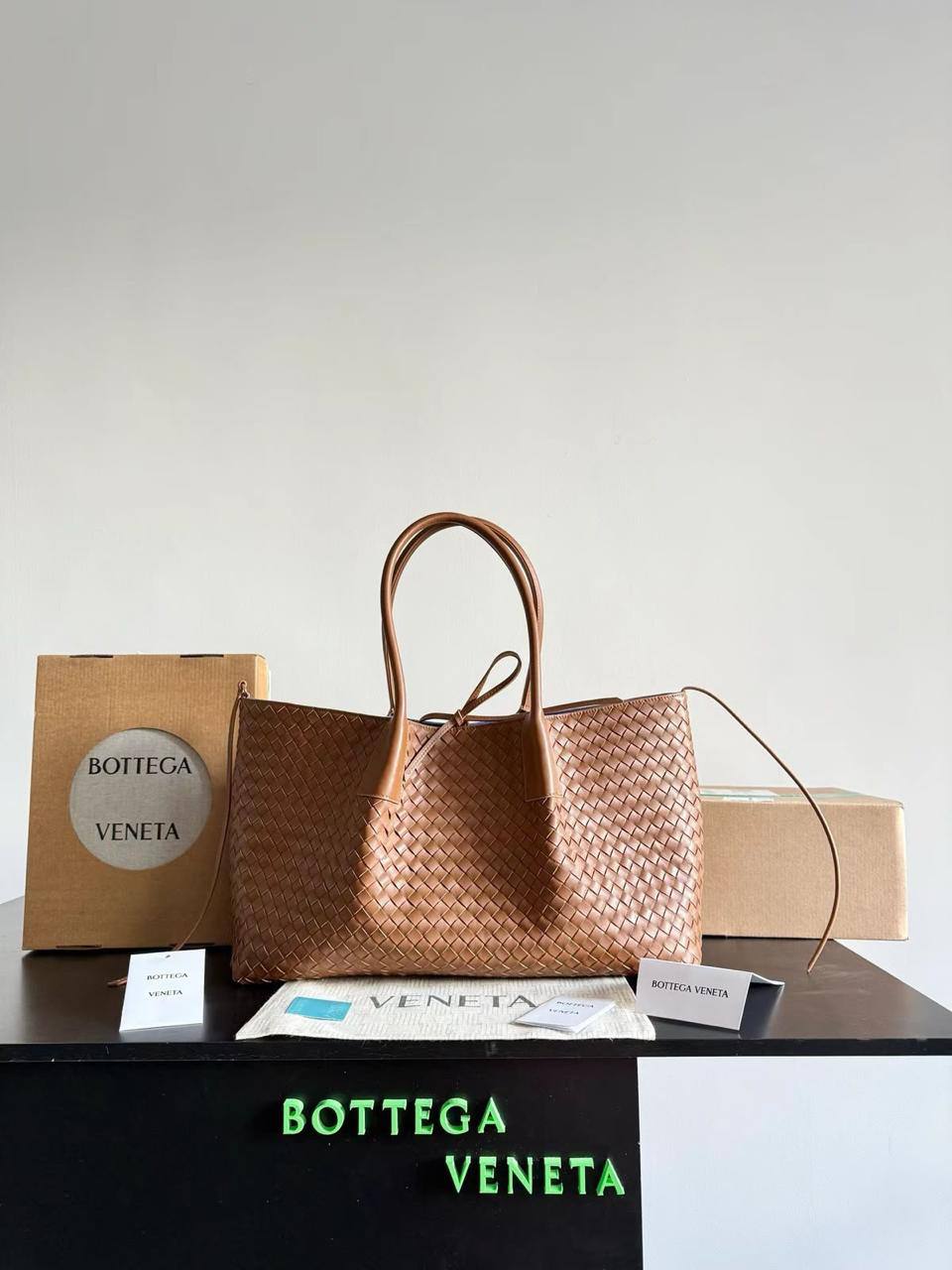 Bottega Veneta Pinacoteca tote bag 

For Price 👇 WhatsApp✅
0568585901 
0507557372
0552275751 Owner Zain 👌

Zain71
♥️♥️♥️