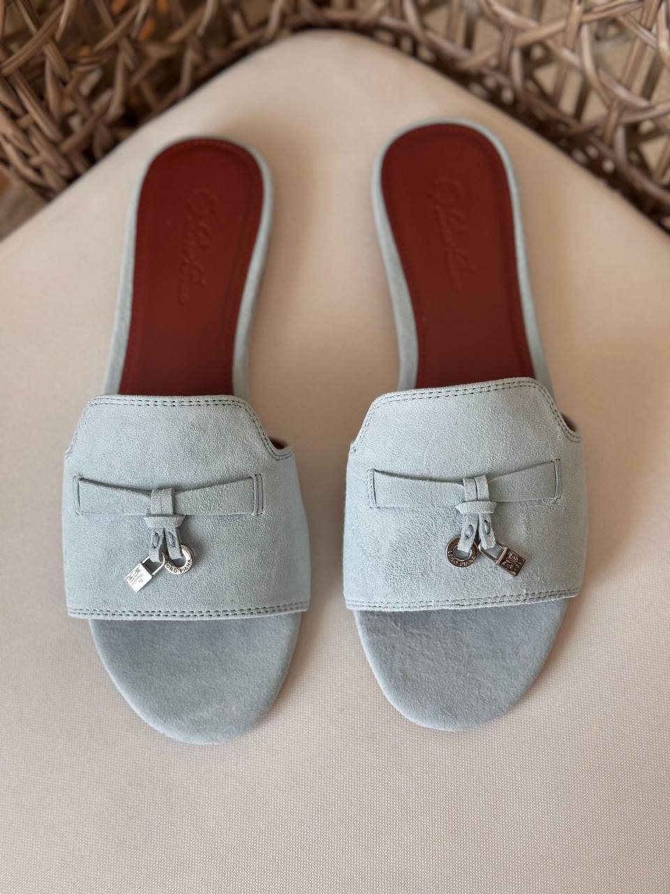 LORO PIANA 🩵
Size: 36 to 41
Super master quality
450 dhs✅

Zain198
♥️♥️♥️
