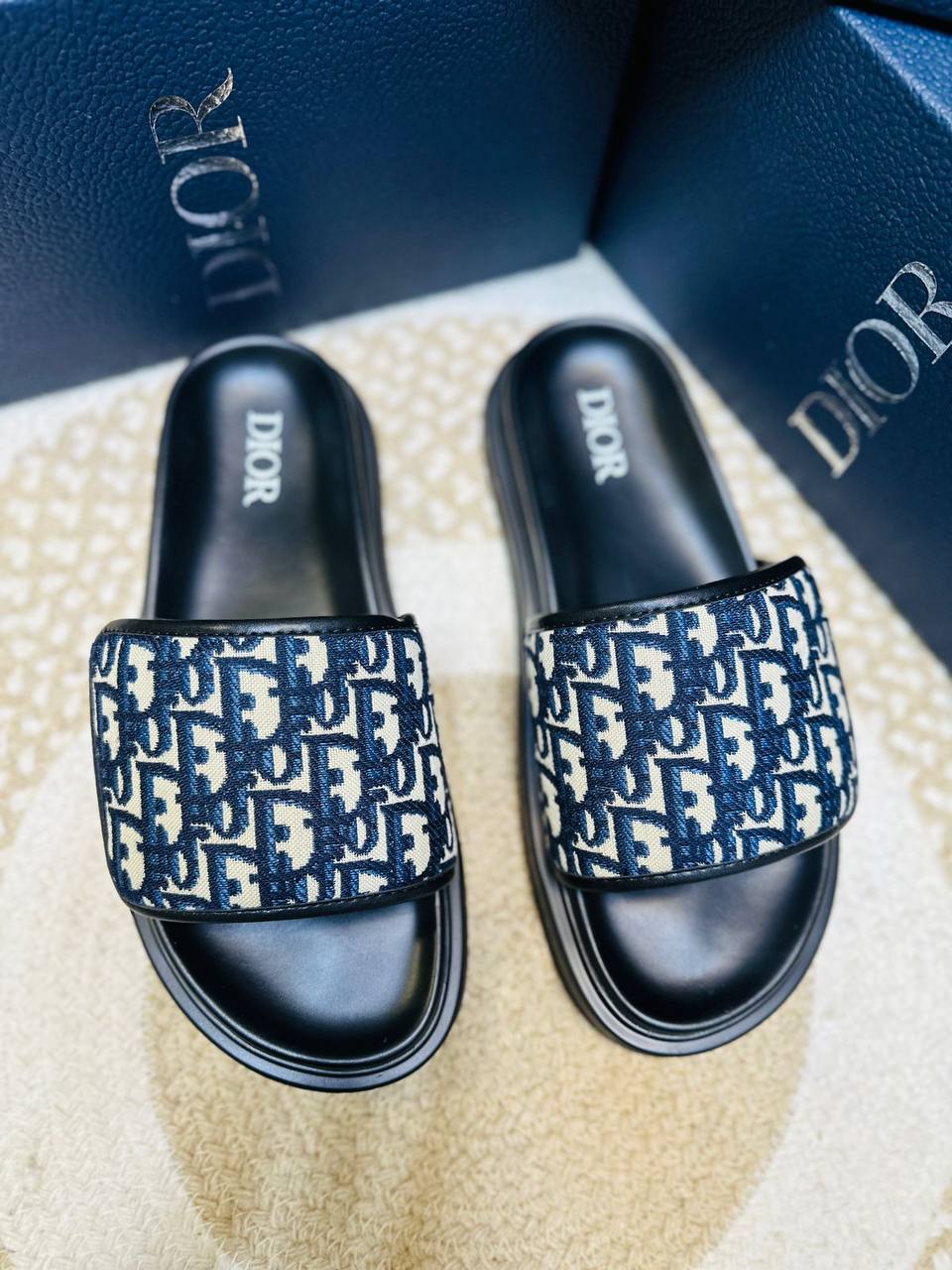 Dior 
Master
Size 40-46
180 dhs🪙💕

Zain57
♥️♥️♥️