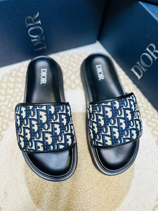 Dior 
Master
Size 40-46
180 dhs🪙💕

Zain57
♥️♥️♥️