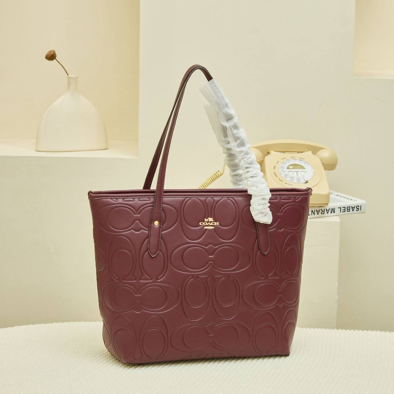COACH TOTE BAGS
Size 30-42cm
with zipper 
110 dhs✅

Zain44
♥️♥️♥️