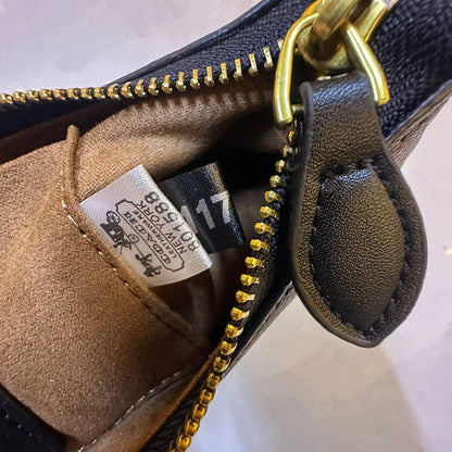 COACH 
GOOD QUALITY WITH BOX 
95 dhs🇦🇪🇦🇪

Zain295
♥️♥️♥️