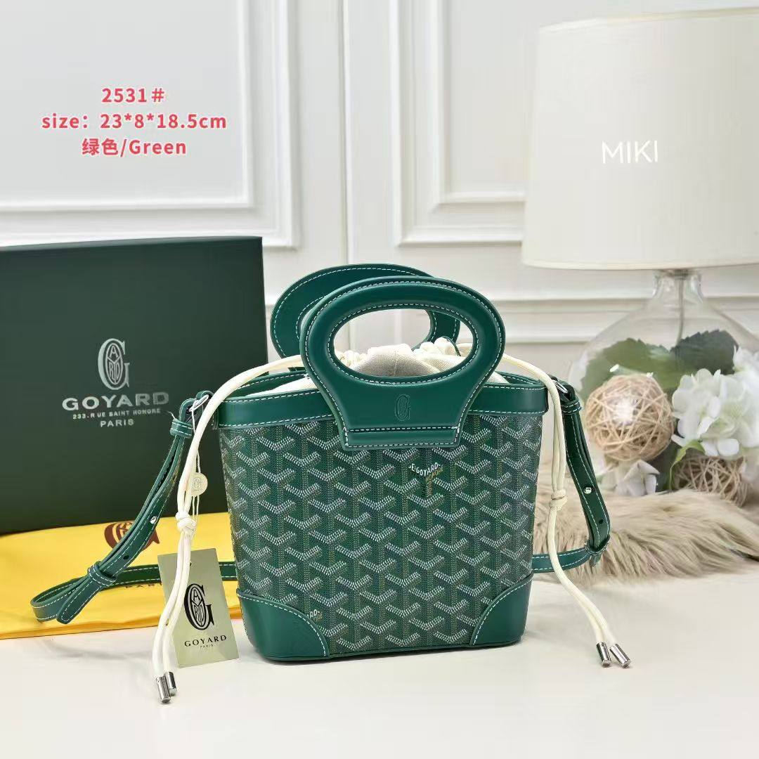 Goyard

 with box 
🎁🎁🎁

size:23×8×18.5 
120 dhs💓

Zain114
♥️♥️♥️