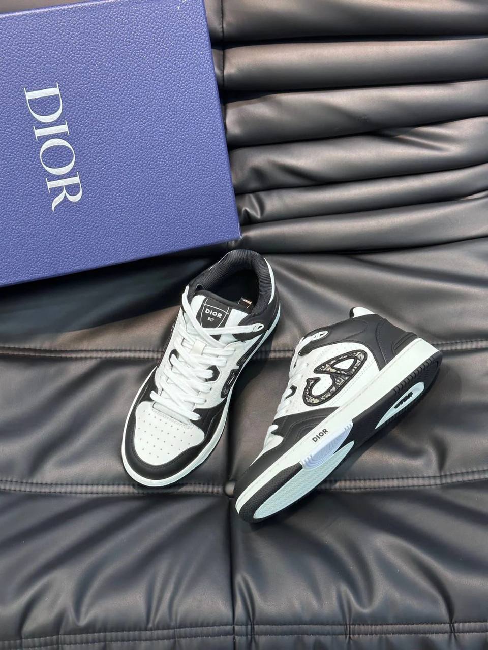 DIORE SHOES For MENS

GOOD QUALITY 

90 dhs✅

Size 40-44

Zain40
♥️♥️♥️