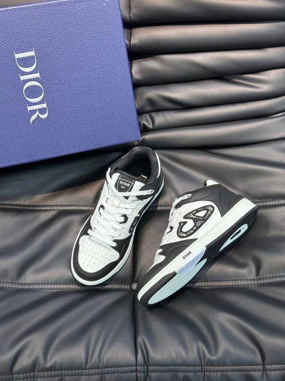 DIORE SHOES For MENS

GOOD QUALITY 

90 dhs✅

Size 40-44

Zain40
♥️♥️♥️