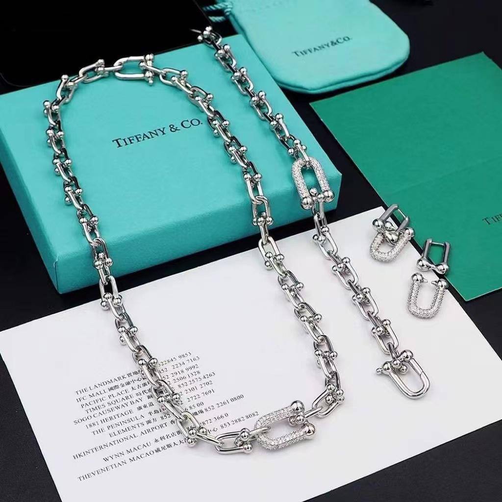 TIFFANY SET
NECKLACE
BRACELET
EARRINGS 
180 DHS✅
WITH BOX AND PAPER BAG🛍️🎁

Zain89
♥️♥️♥️