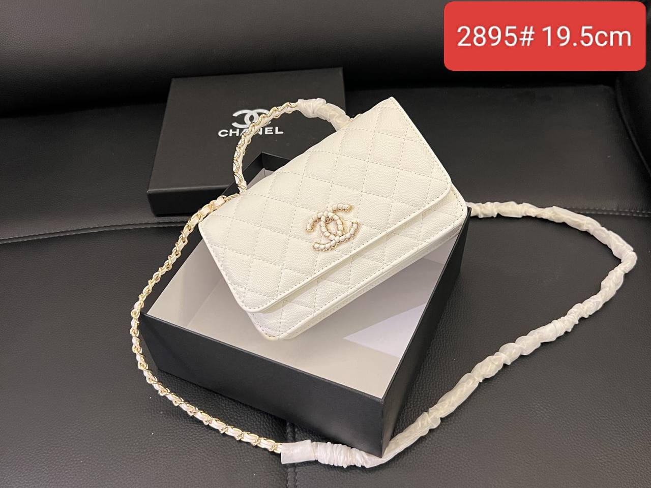 Chanel
100 dhs🇦🇪🇦🇪 
with box high quality20cm

Zain26
♥️♥️♥️