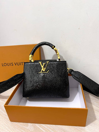LV
100 dhs🇦🇪🇦🇪
with box
size 22cm

Zain26
♥️♥️♥️