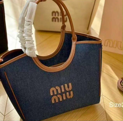 Miu Miu
28*24 cm
90 dhs💓

Zain17
♥️♥️♥️
