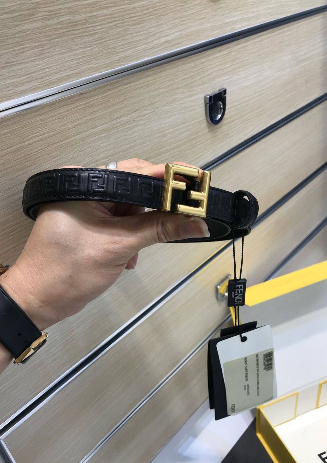 Fendi
2 cm

280 dhs🇦🇪🇦🇪🇦🇪

Zain164
♥️♥️♥️