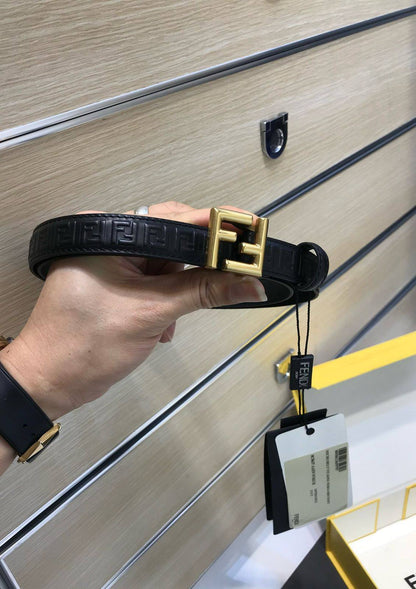 Fendi
2 cm

280 dhs🇦🇪🇦🇪🇦🇪

Zain164
♥️♥️♥️