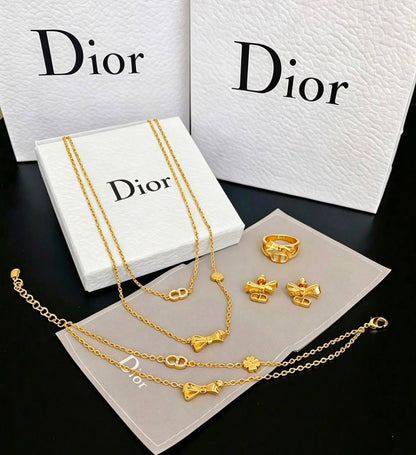 DIOR SET 
MASTER💫✨
NECKLACE
BRACELET
EARRING
RING
180 DHS💓
WITH BOX AND PAPER BAG🎁🛍️

Zain89
♥️♥️♥️