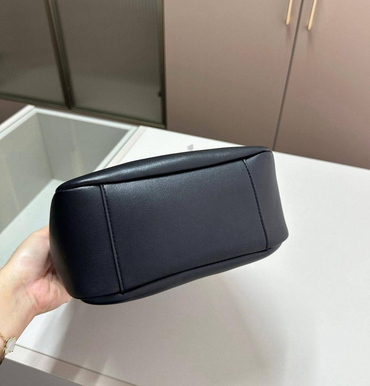 YSL
28*26*9cm
80 dhs✅

Zain17
♥️♥️♥️
