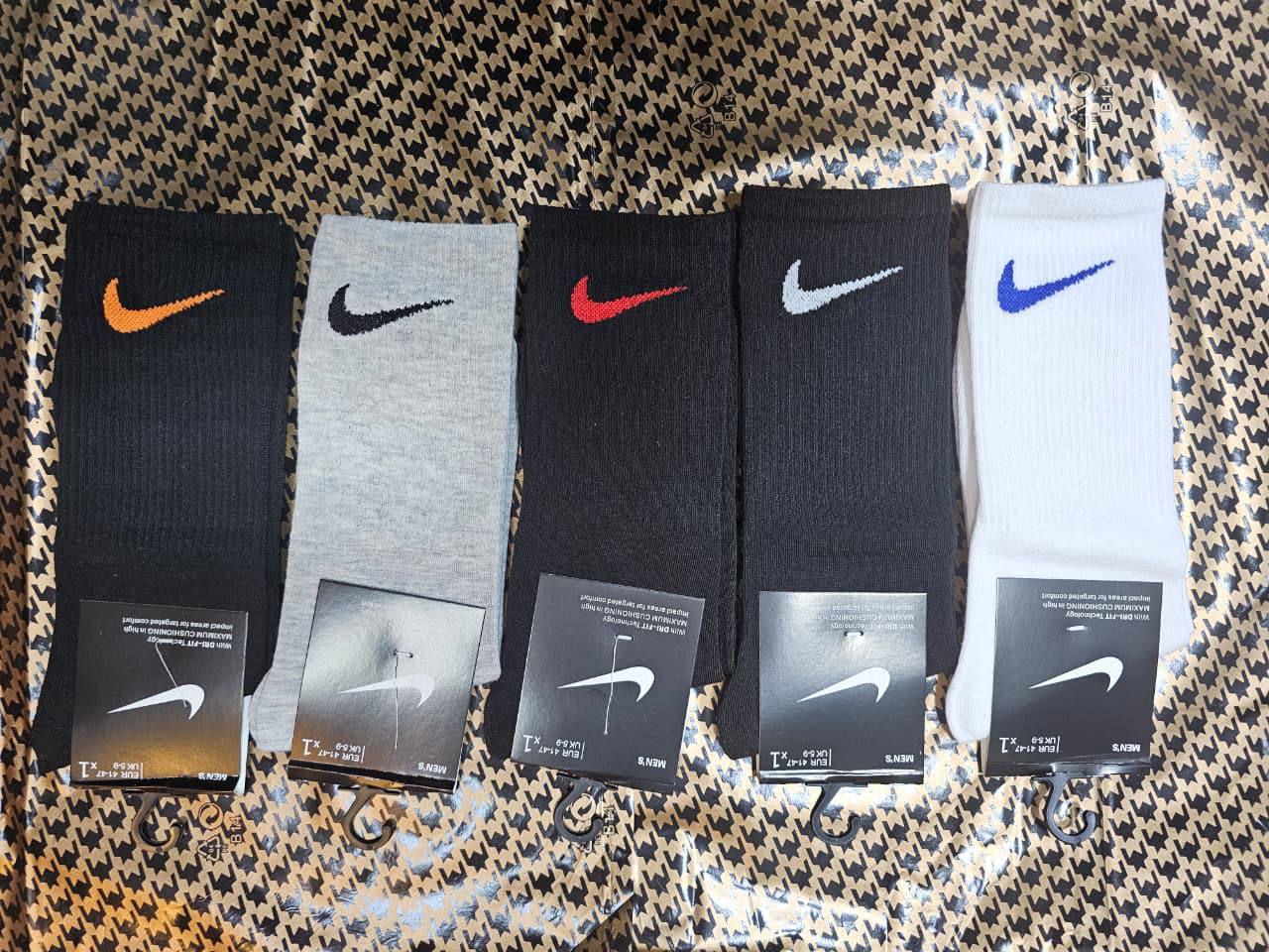 Good quality  socks 
10 packet 
55 dhs✅

Zain27
♥️♥️♥️