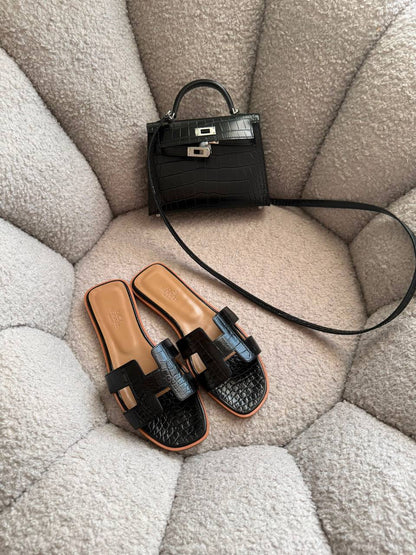Hermes minikelly croc 19cm💕master quality😍with box❤️
510 dhs✅ only bag😊😊
Slipper Vip Quality
450 dhs✅

Zain52
♥️♥️♥️