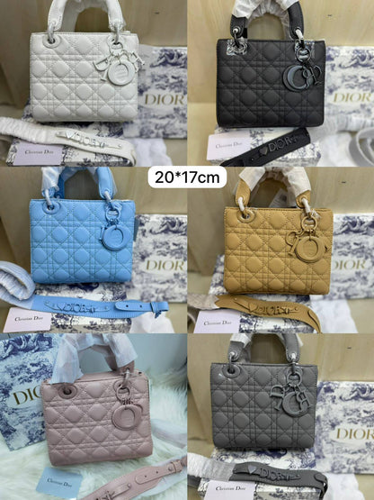 💎 Lady  Dior 
1️⃣ First Quality +🎁
Size: 20 * 17 cm
120 dhs✅
with Box🎁

Zain115
♥️♥️♥️
