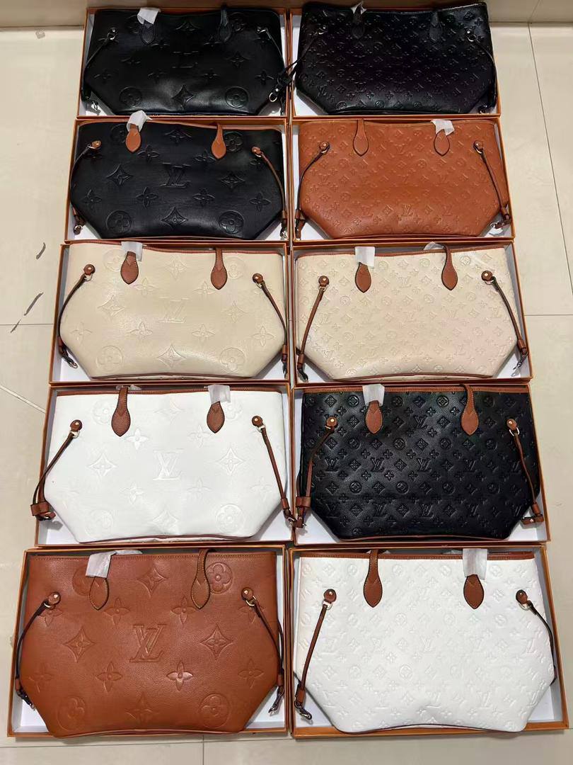 LV 
100 dhs✅
with box
size 43×6×28cm

Zain42
♥️♥️♥️