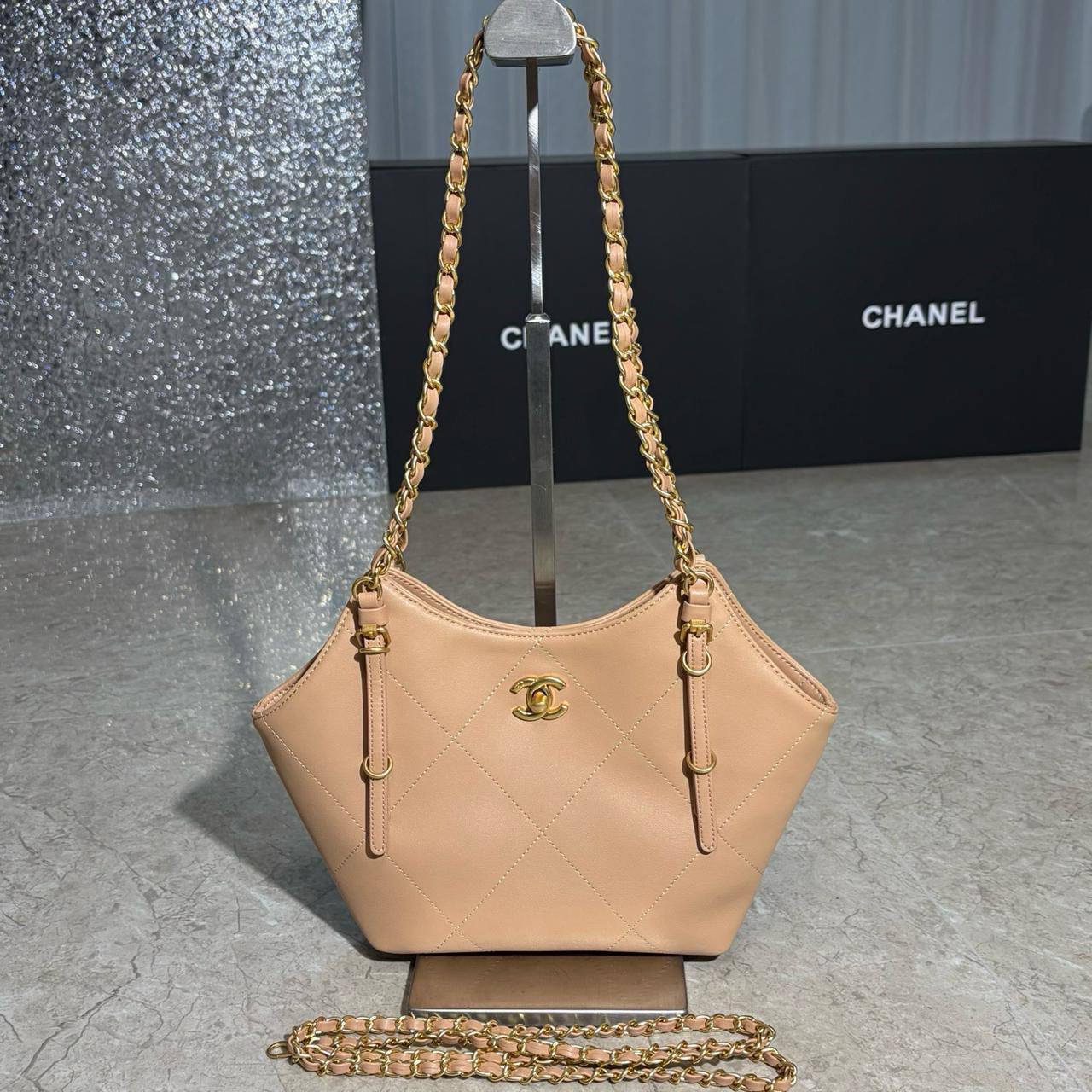 Chanel
Master
30cm 
270 dhs🪙🌨️

Zain228
♥️♥️♥️