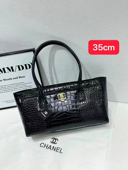 Chanel

150 dhs

Zain132
♥️♥️♥️