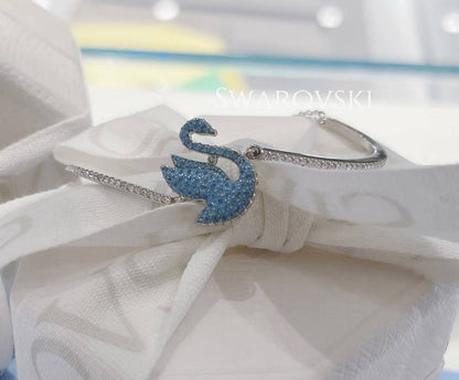 SWAROVSKI 
Bracelet 😍
Master quality 💯
With normal boxes 🗃️ 
60 dhs✅

With master box 📦 
100 dhs✅

Zain216
♥️♥️♥️