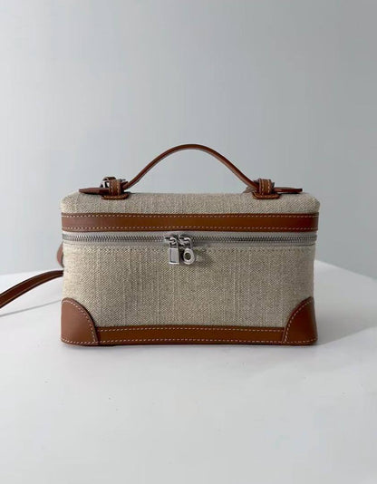 Loro Piana
90 dhs🪙🌨️
SIZE：19cm
Good quality 

with box
🎁🎁🎁

Zain35
♥️♥️♥️