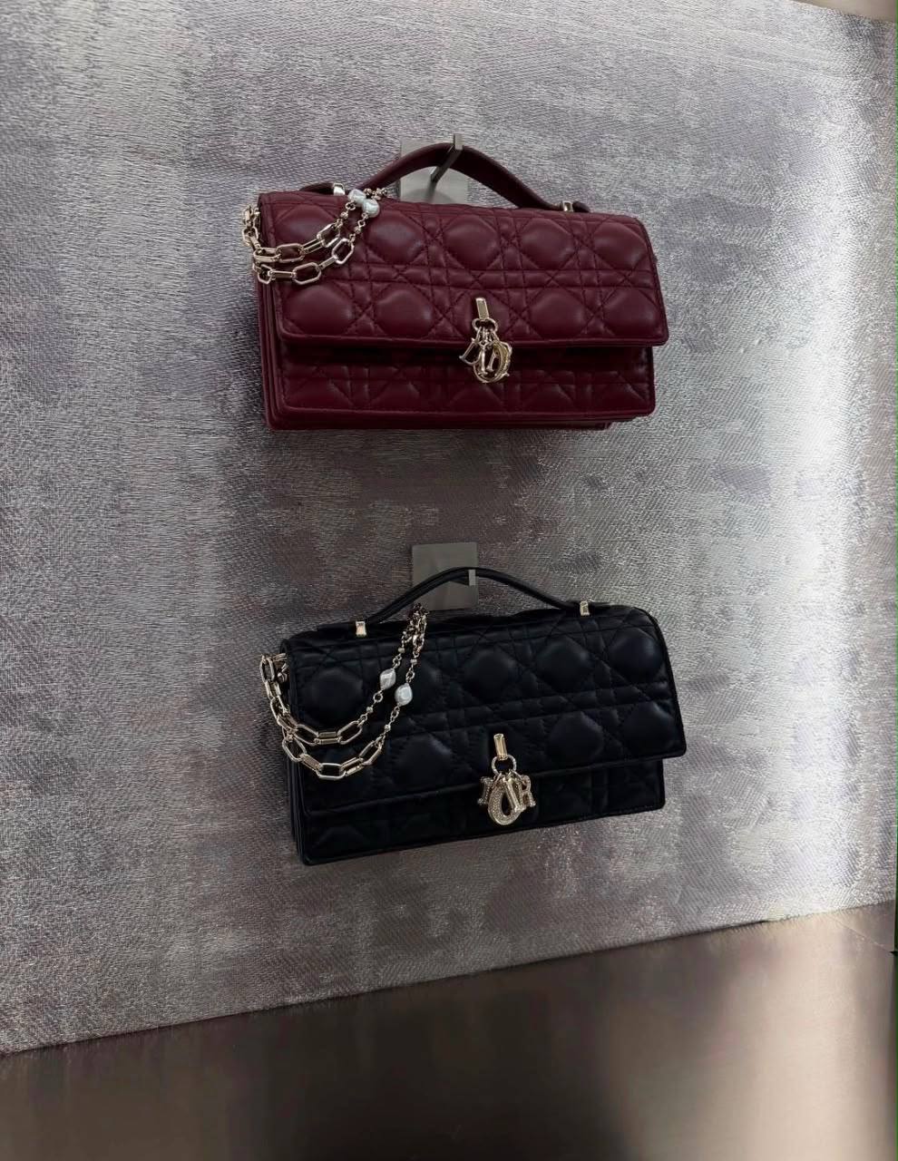 Dior
105 dhs🇦🇪🇦🇪
good-quality with box

Zain35
♥️♥️♥️