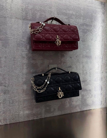 Dior
105 dhs🇦🇪🇦🇪
good-quality with box

Zain35
♥️♥️♥️
