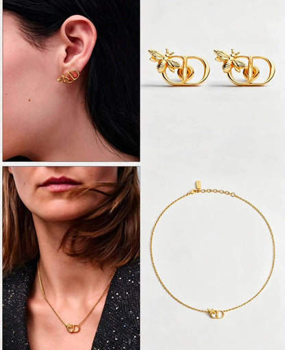 Dior set💕
Necklace 
Earrings 
Bracelet 
Master Quality💐

110 DHS normal box 📦 

120 DHS master box 🗃️
zain48
♥️♥️♥️