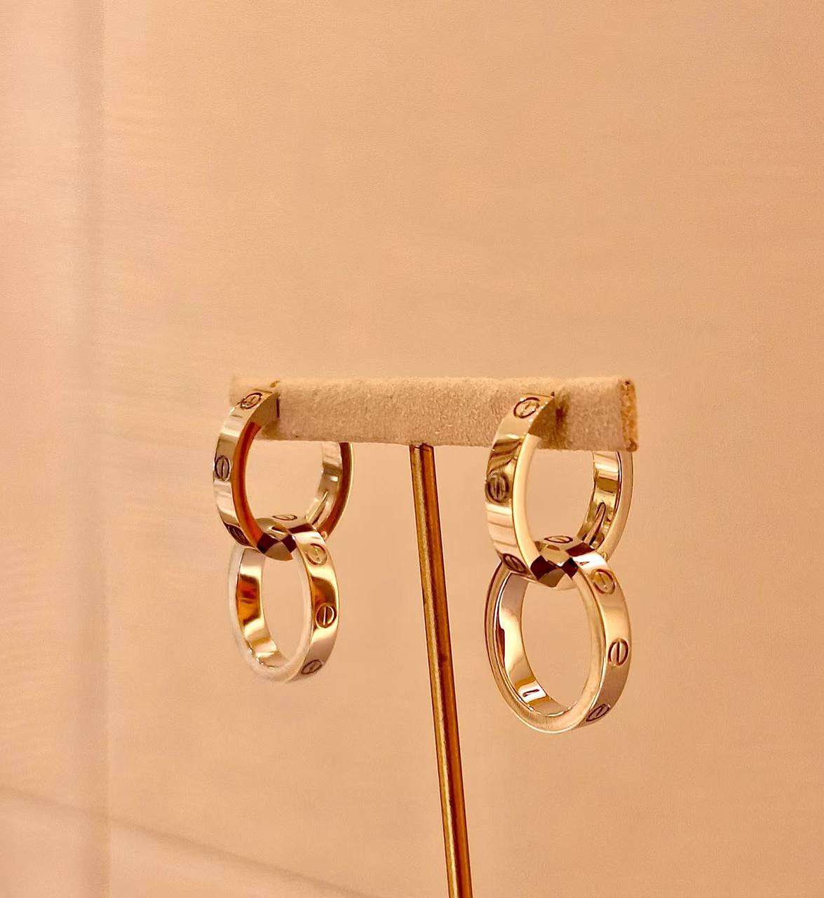 Cartier 
Earring 🦋
Master quality 💯
With normal boxes 🗃️ 
45 dhs🇦🇪🇦🇪

With master box 📦 
85 dhs🇦🇪🇦🇪

Zain21
♥️♥️♥️