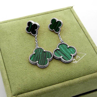 VCA 💫✨
       *Earrings 2 FLOWER*     💎
65 dhs🪙🌨️
             _WITH_
        *GOOD Box*📦
🎁🎁🎁


Zain89
♥️♥️♥️