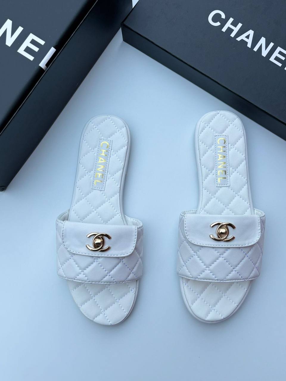 Chanel slipper
100 dhs🪙💕
Size 36-42

Zain55
♥️♥️♥️